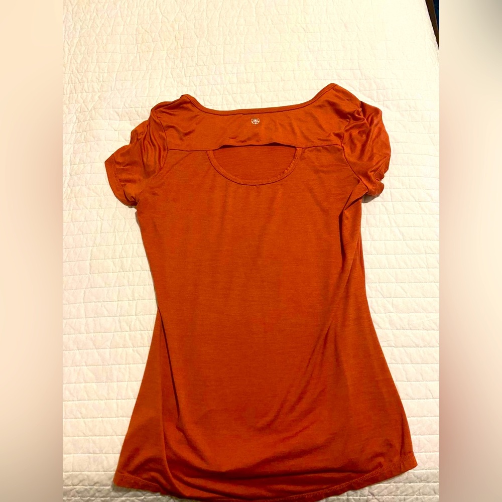 Gaiam Orange\Red Athletic Shirt